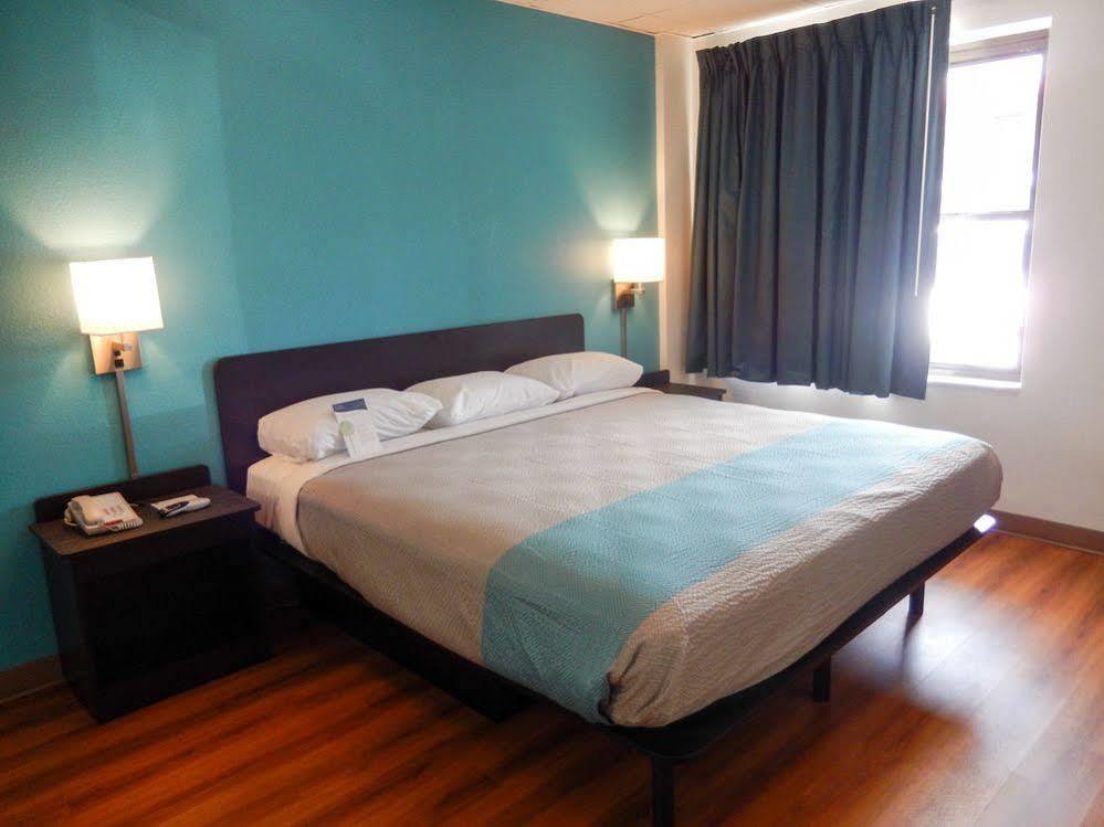 Motel 6-Elmsford, Ny - White Plains Екстер'єр фото