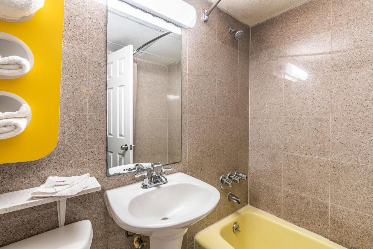 Motel 6-Elmsford, Ny - White Plains Екстер'єр фото